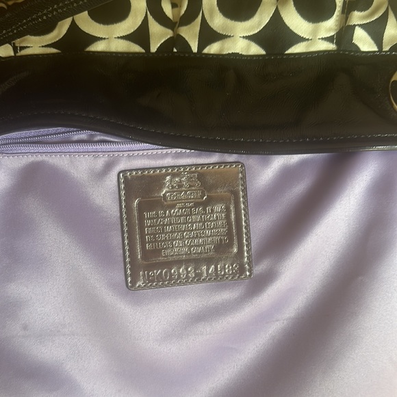 Coach bag in new condition, beautiful logo and handle . In black and white - Picture 7 of 7